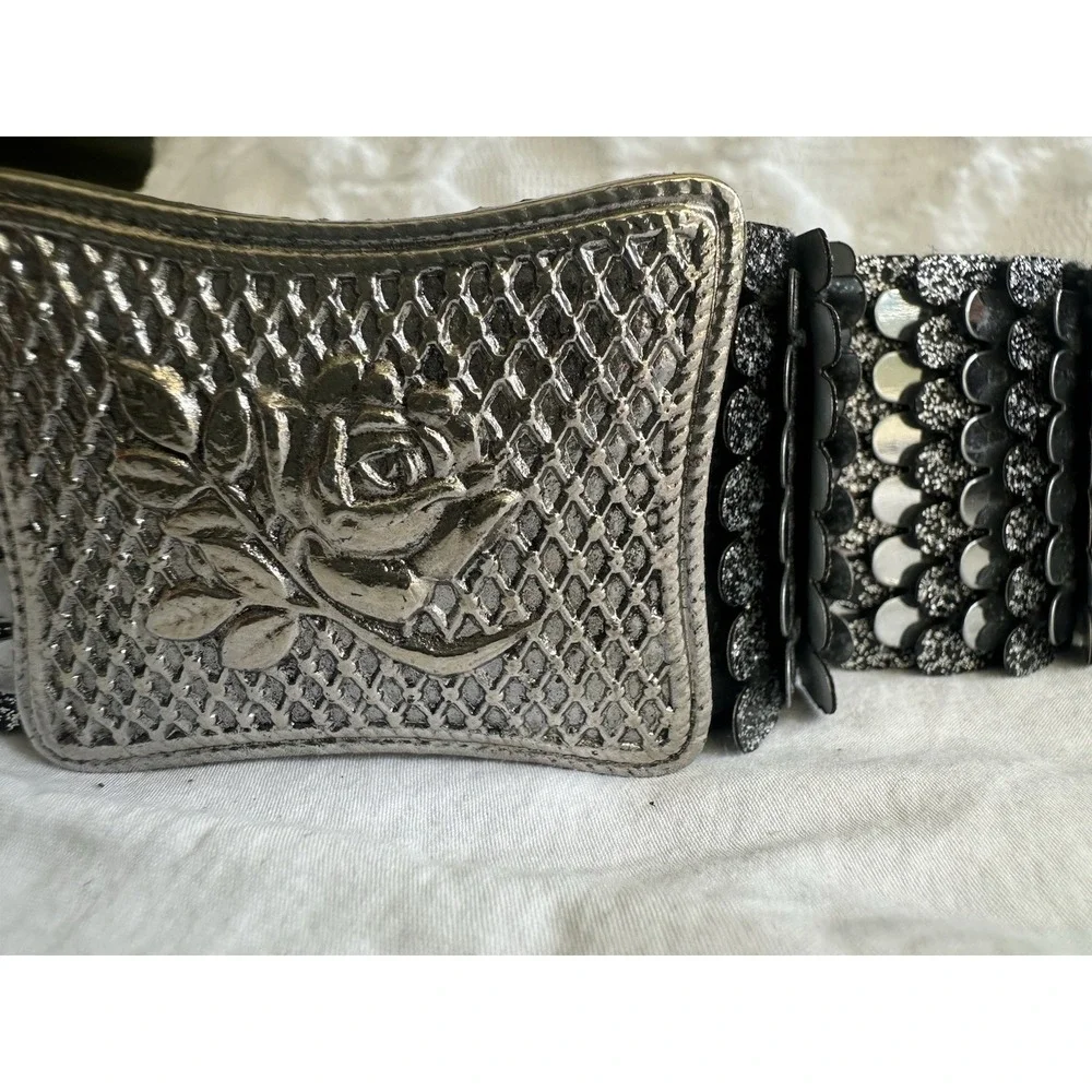 Vintage Metal Big Silver Tone Buckle Stretch Dress Blue Belt Scales Flower